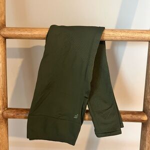 Fabletics Mid-Rise 7/8 Seamless Ribbed Leggings